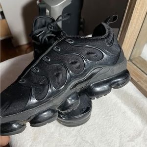 Black vapor max